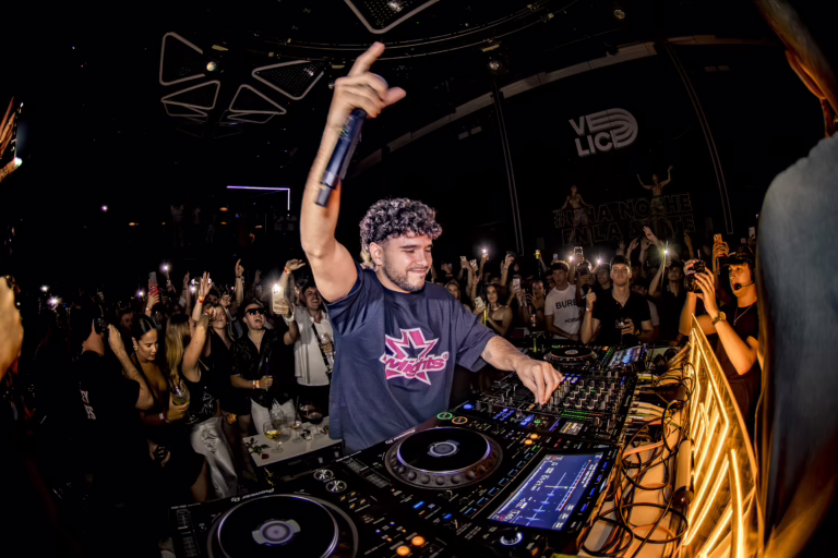 SUITE ROOM – LA NUEVA FIESTA DE VELICE